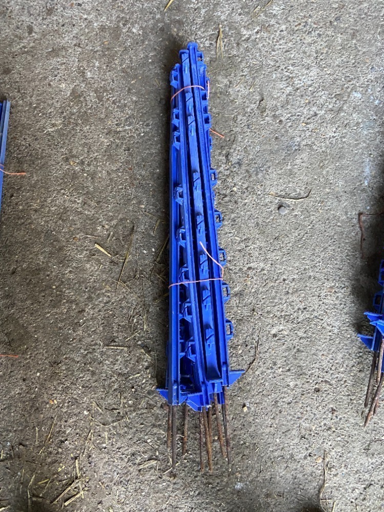 10 Plastic Electric Fencing Stakes