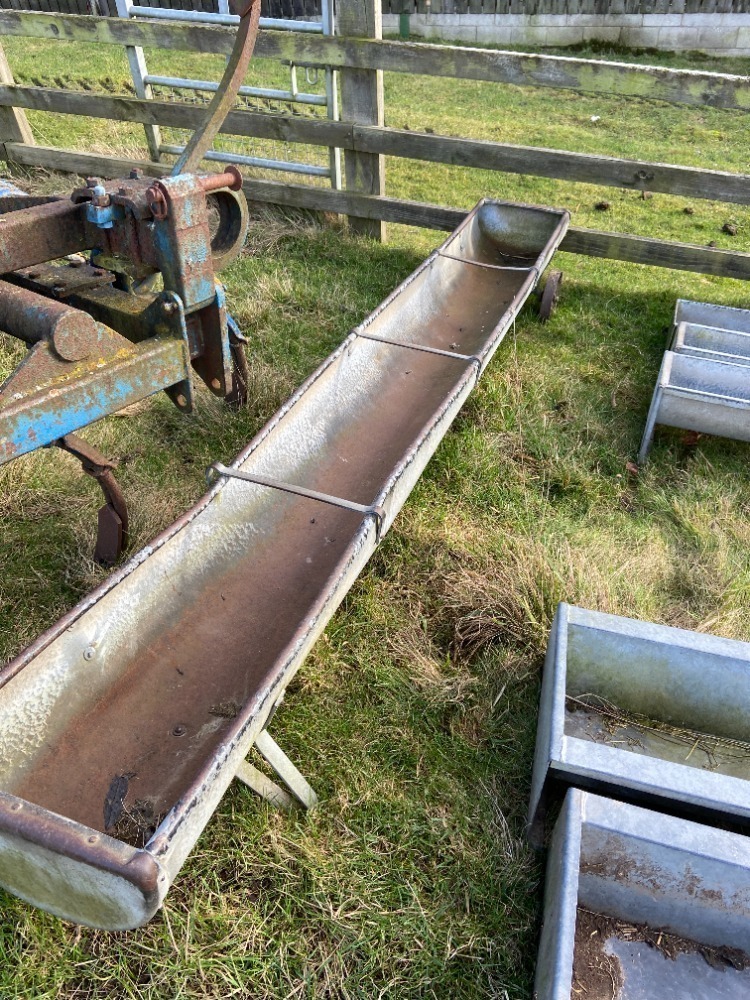 9ft Rounded Trough with 2 Metal Wheels