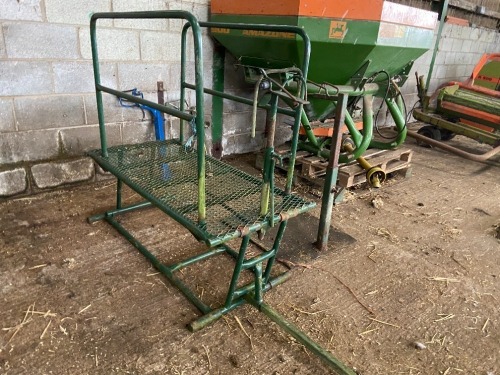 Sheep Trimming Stand with Sides