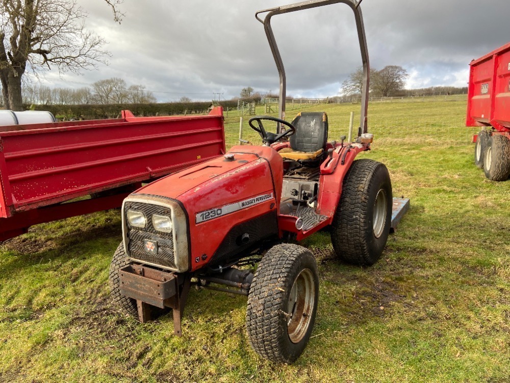 (98) Massey Ferguson 1230 Compact Tractor