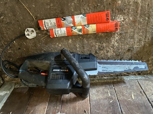 Black and Decker BD380 Saw with Blade