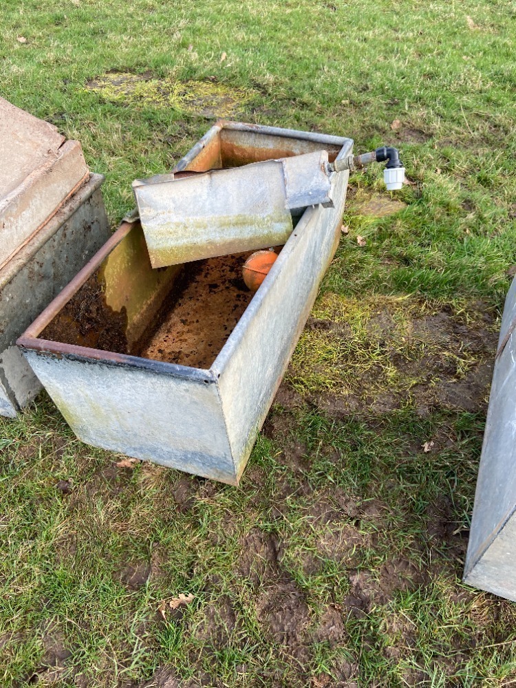 Water Trough x 1