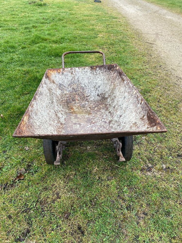 Metal Barrow x 1