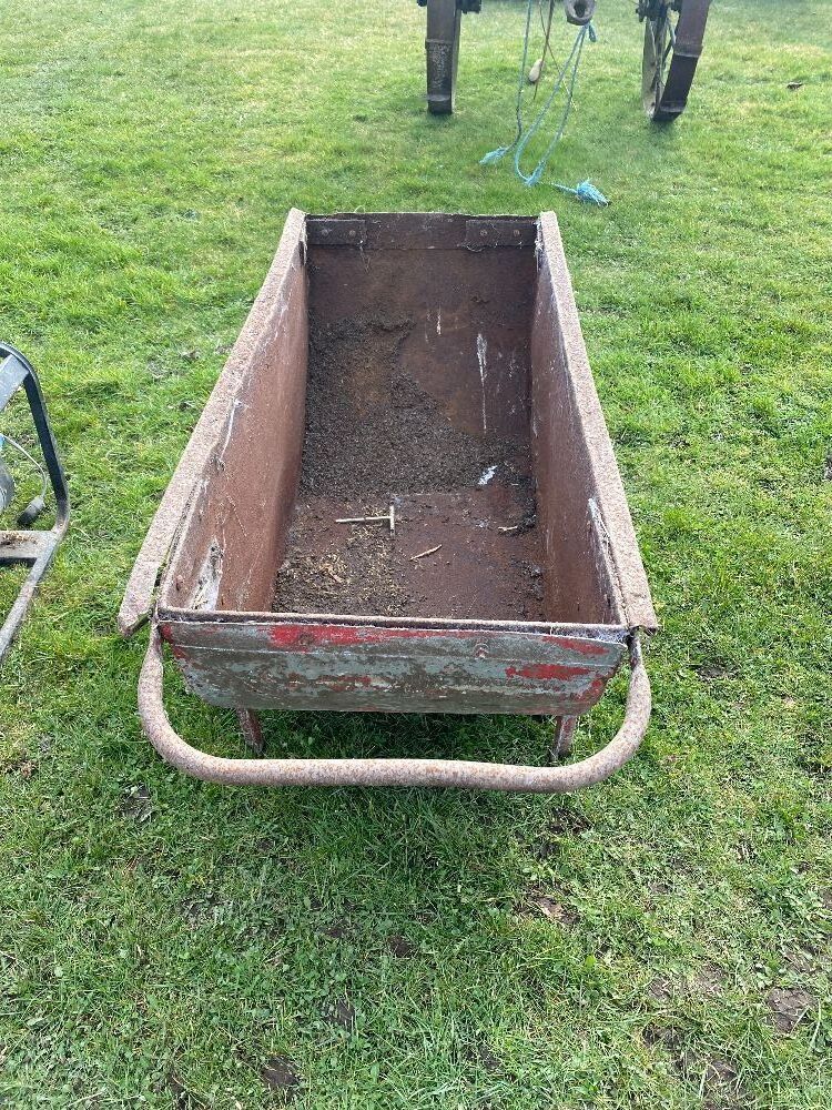 Feed barrow