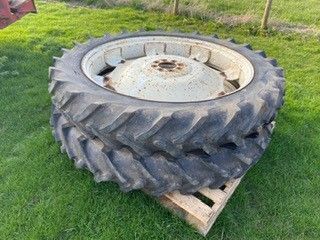 Rear Row Crop Wheels with Ford Centres 11.2 R48