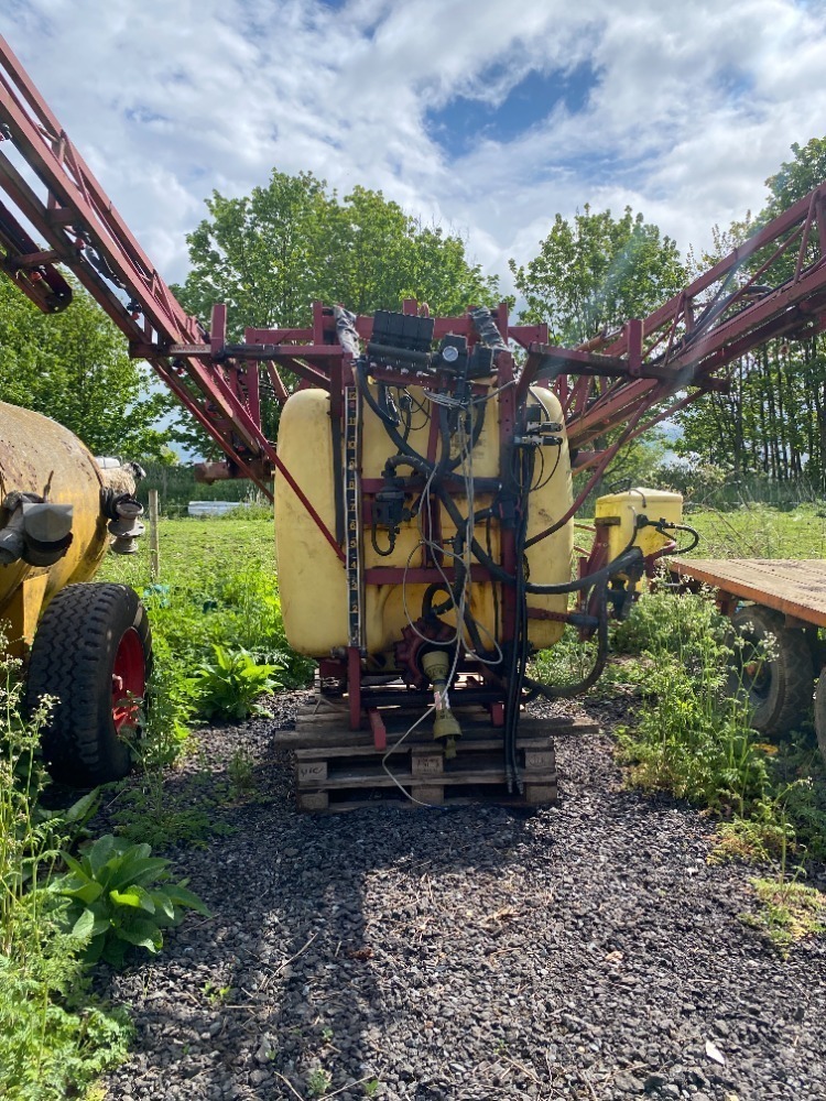 18m 1200l Hardi Sprayer