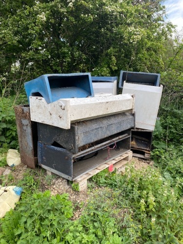 Qty Pig Feeders