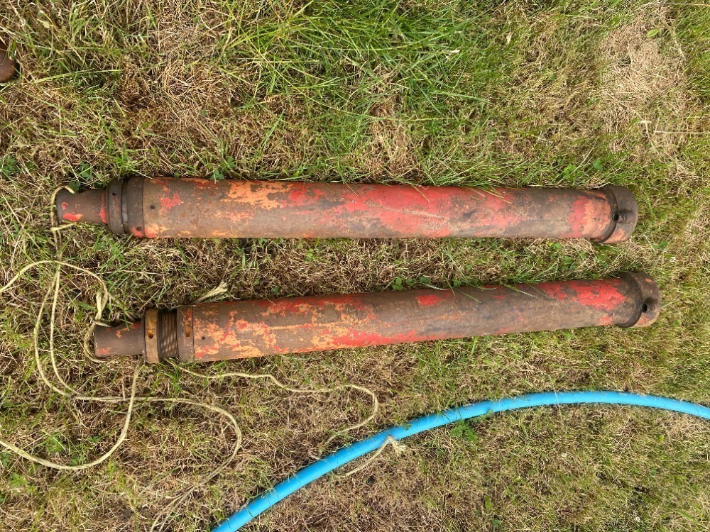 2 x Hydraulic Rams