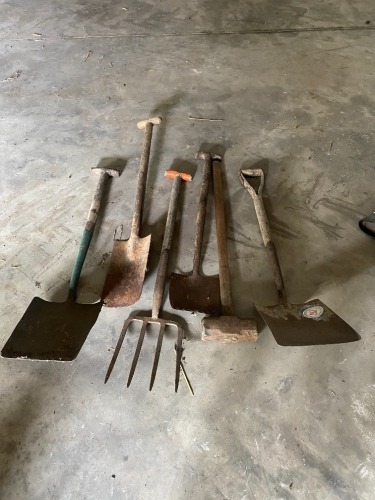 4 Shovels, 1 Fork & 1 Sledgehammer