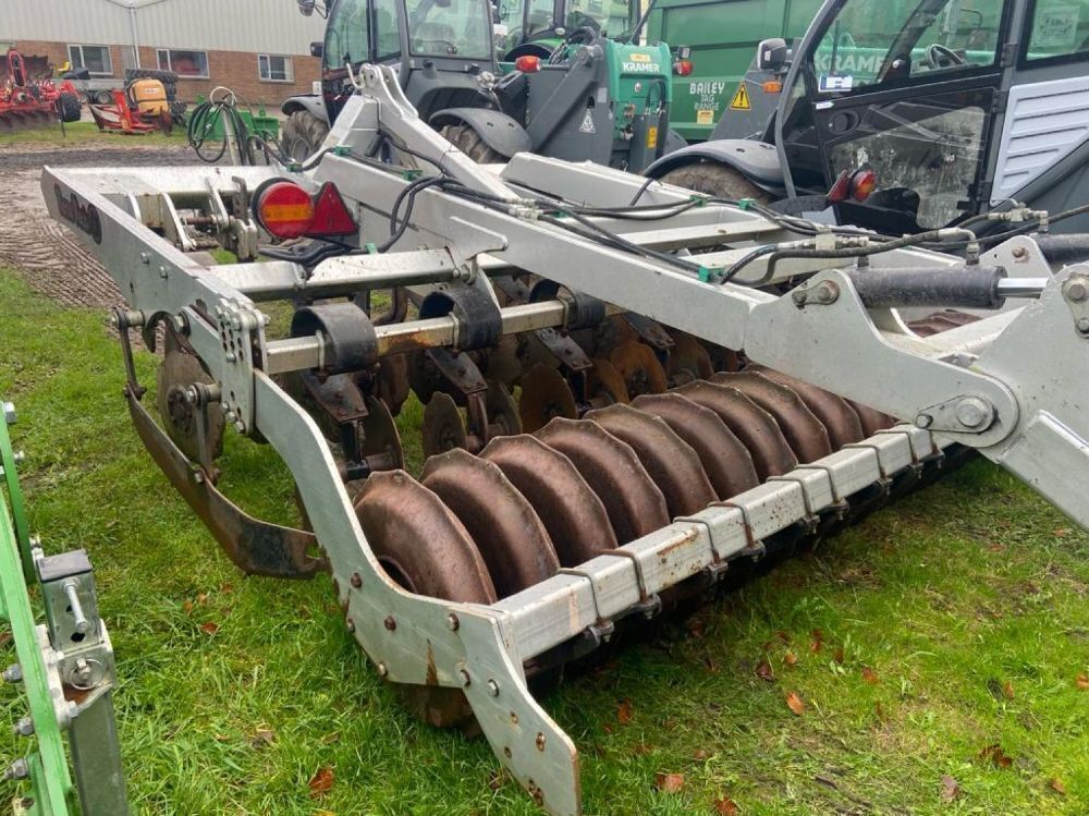 Terra Tech 3m 7 Leg Shearpin Cultivator C/W DD Packer and Trailing Kit