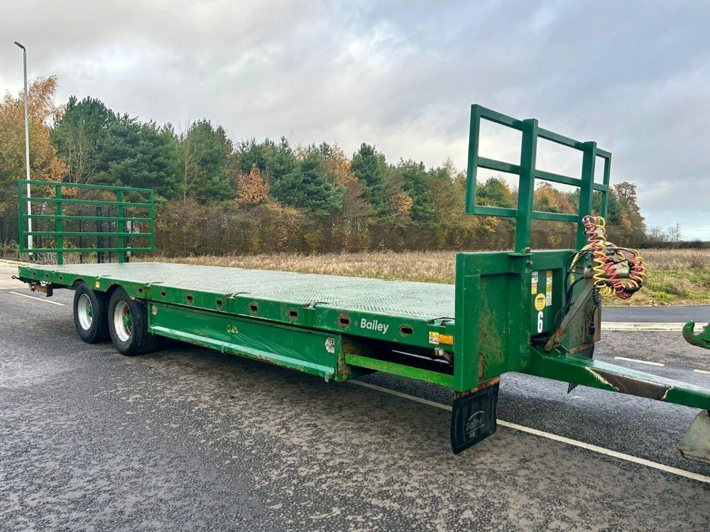 Bailey 15t Flat Deck Trailer. 29 ft 6" Air Breakes, LED lgiths, Front & Rear Racks.