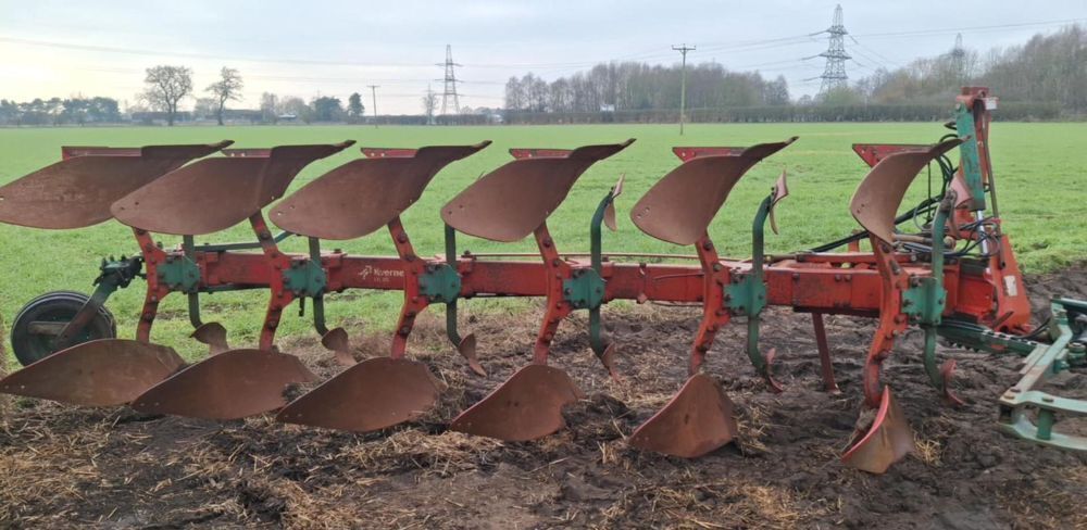 Kverneland LB85 6 furrow plough with hydraulic vari-width, 240 headstock