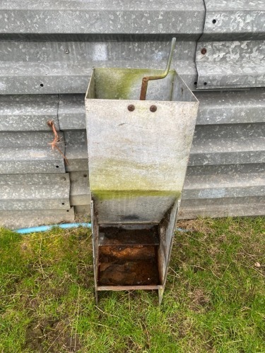 Pig feeder - single space