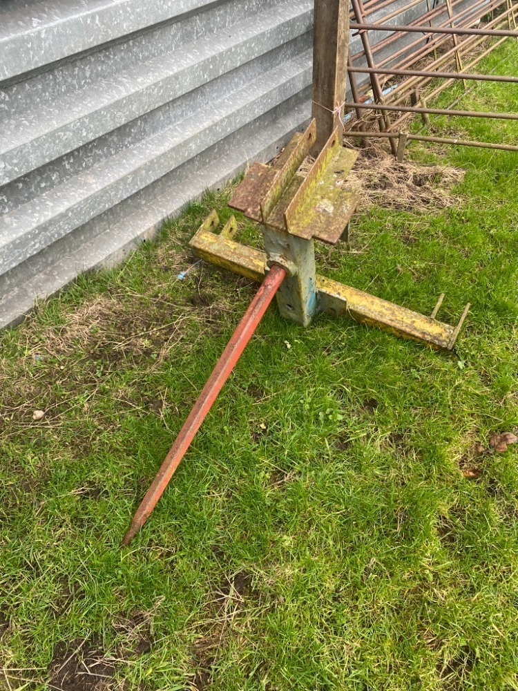 Rear-end bale spike